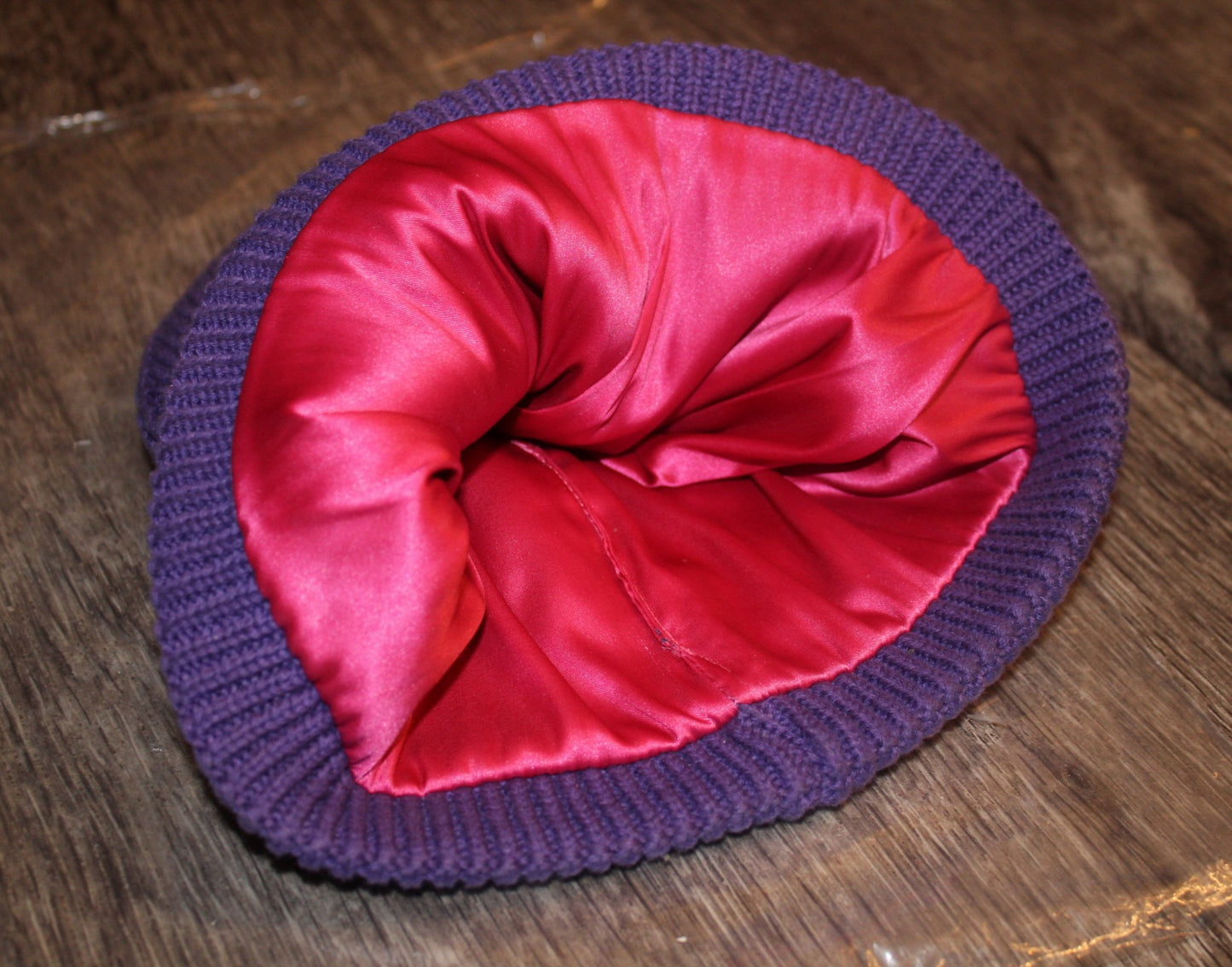 SATIN-LINED BEANIE (PURPLE/PINK LINING)